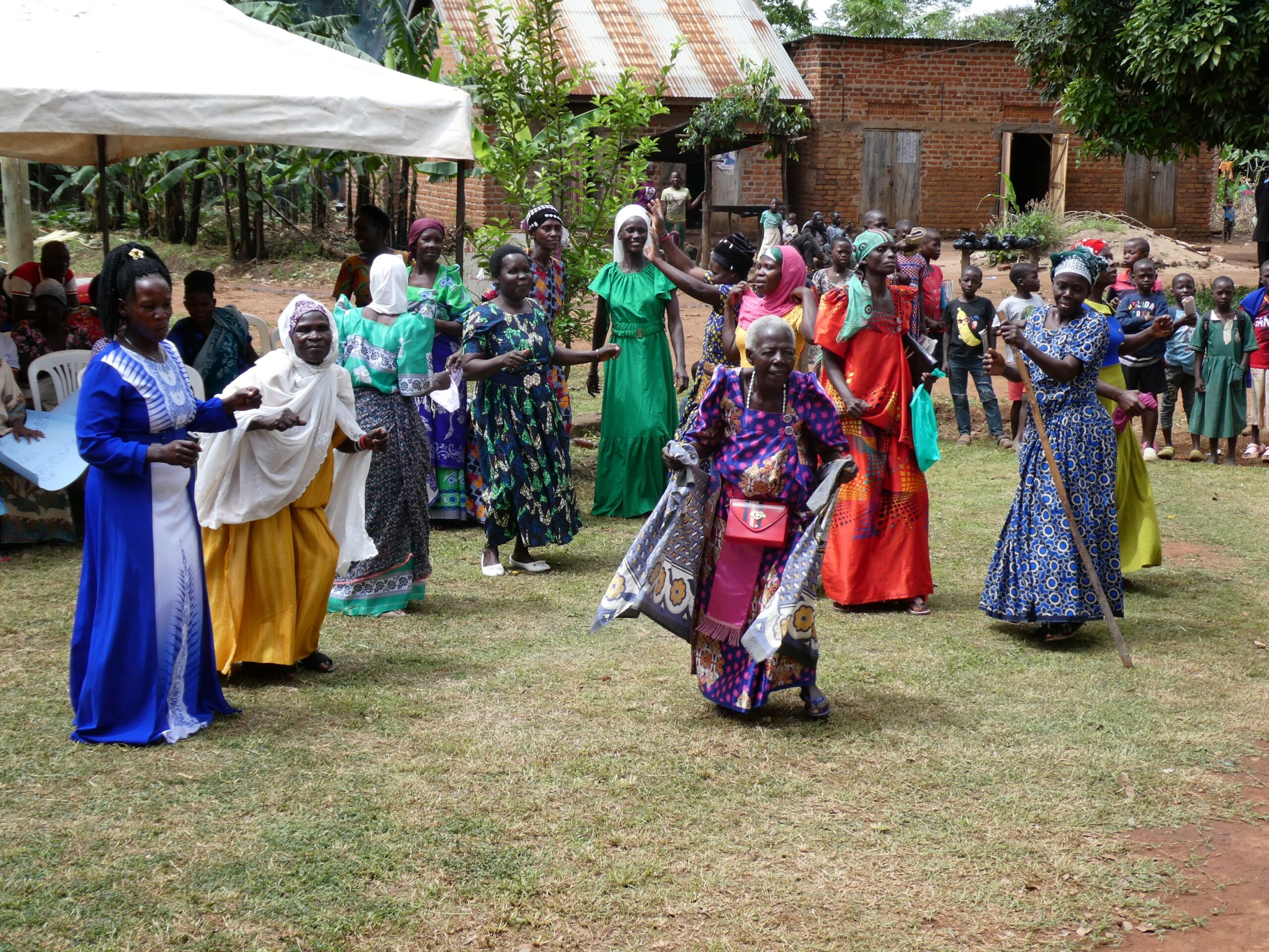 Übergabezeremonie der 300 Cookstoves